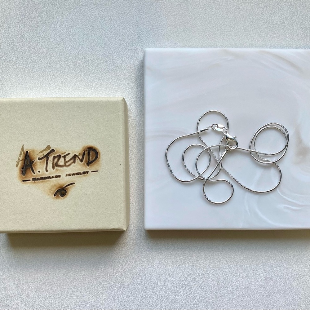 Stunning Sterling silver 925 Chain